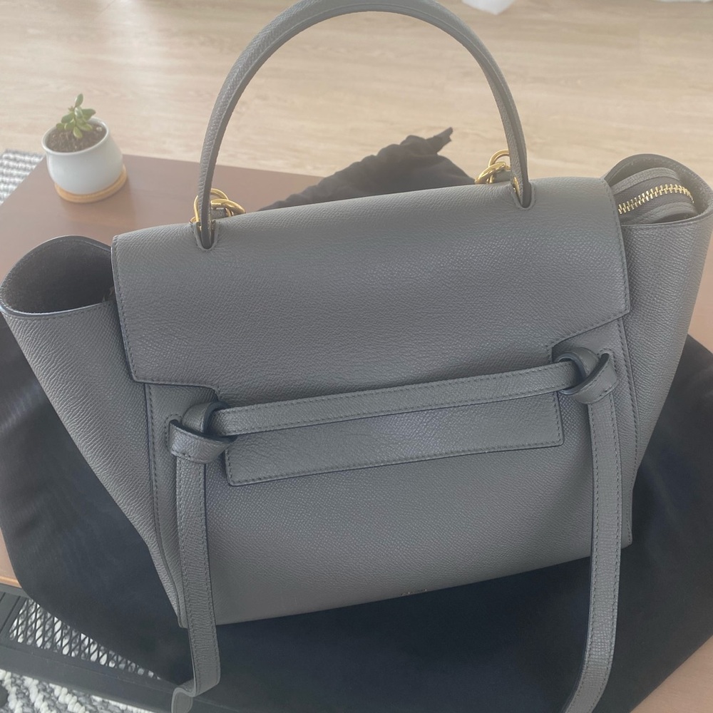 CELINE MINI BELT BAG IN GRAINED CALFSKIN
GREY